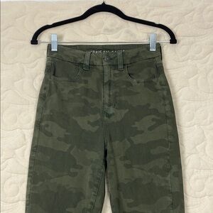 American Eagle Curvy Super Hi-rise Jeggings in Green Camo Size 4 Regular